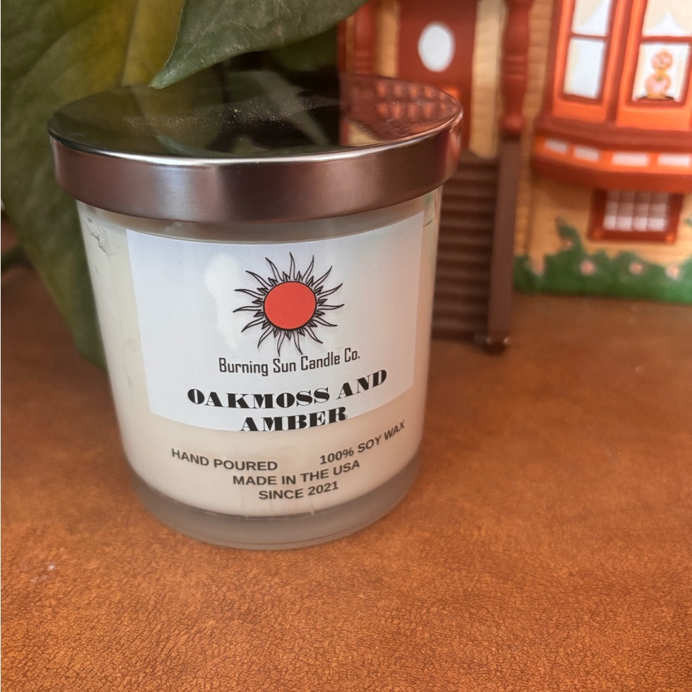 Oakmoss and Amber Soy Candle 12oz — White